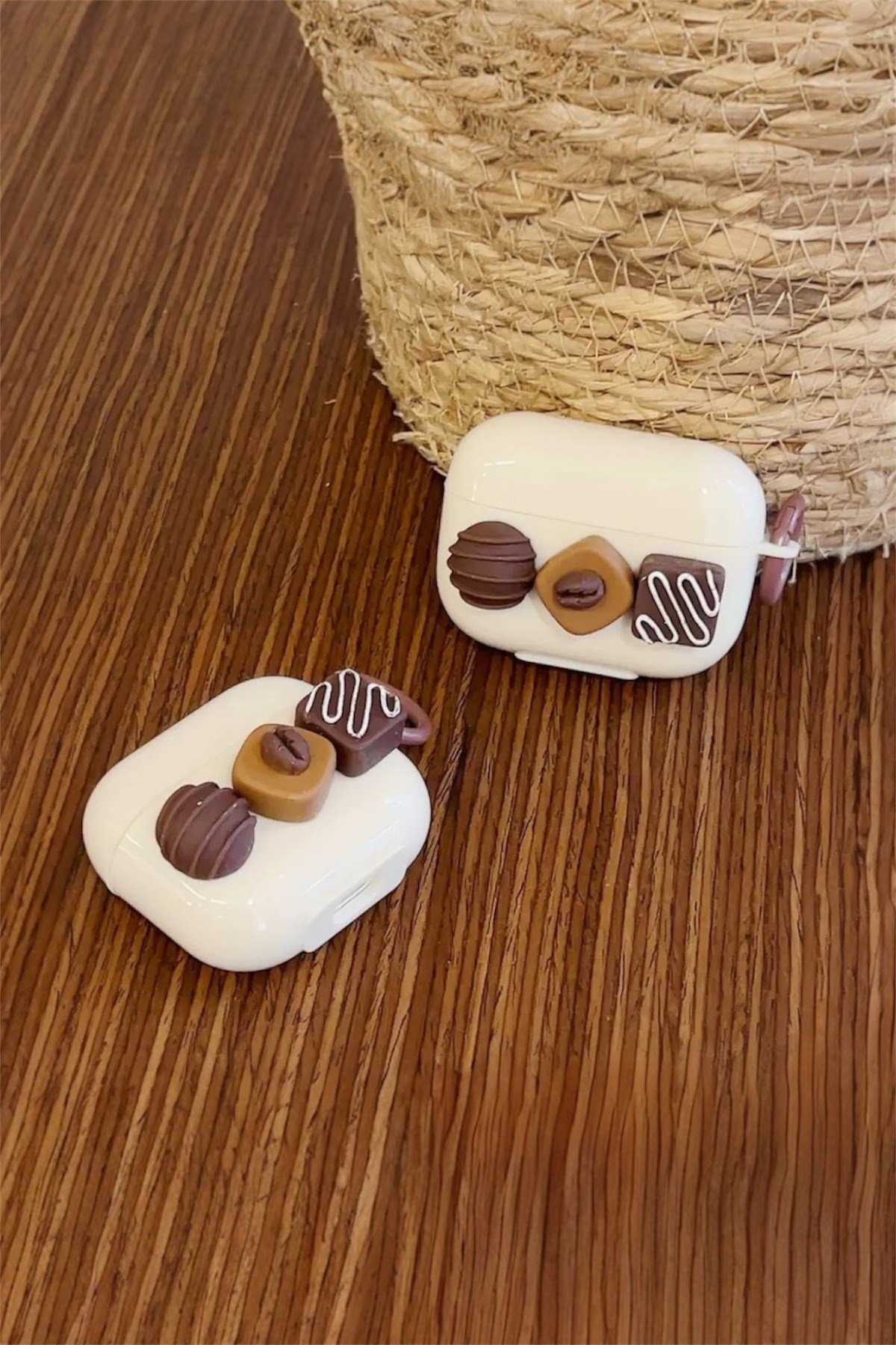 Airpods 4 Nesil ile Uyumlu Çikolata Aksesuarlı Pinterest Estetiği Kore Stil Şık Koruyucu Kılıf