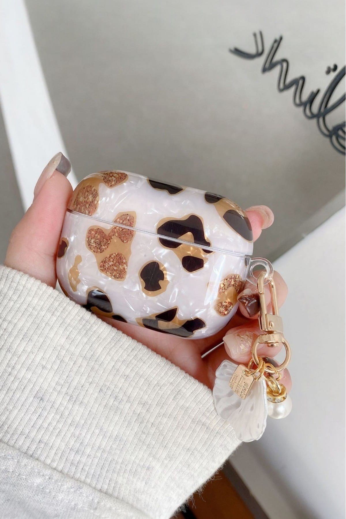 Airpods 4 Nesil Uyumlu Leoparlı İnci Aksesuarlı Pinterest Estetiği Kore Stil Şık Koruyucu Kılıf