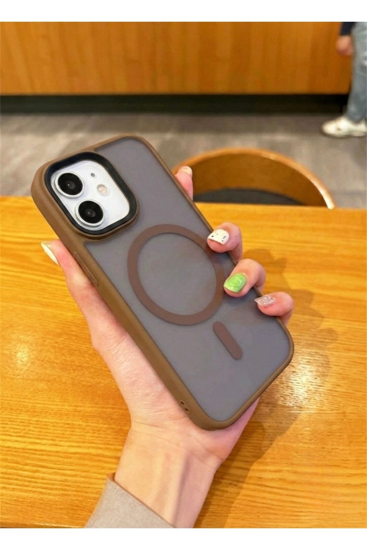 Iphone 11 Uyumlu Kahve MagSafeli Mat Buzlu Şeffaf Darbe Emici Kılıf