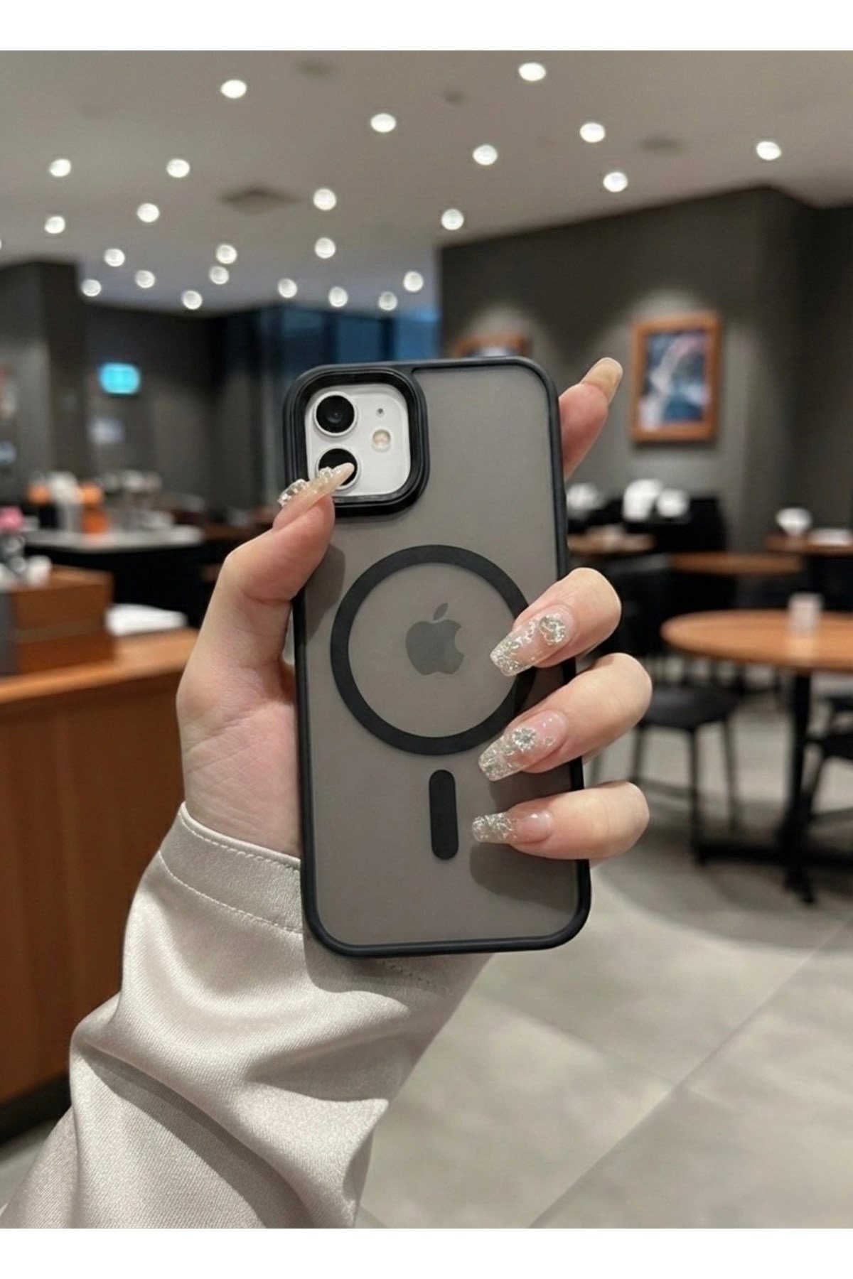 Iphone 11 Uyumlu Siyah MagSafeli Mat Buzlu Şeffaf Darbe Emici Kılıf