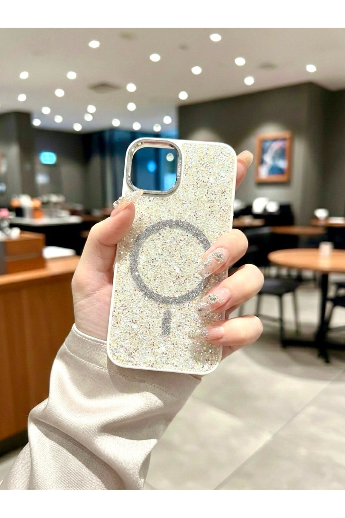Iphone 12 ProMax Uyumlu Beyaz Lüks MagSafeli Premium Kristal Taşlı Işıltılı Kılıf