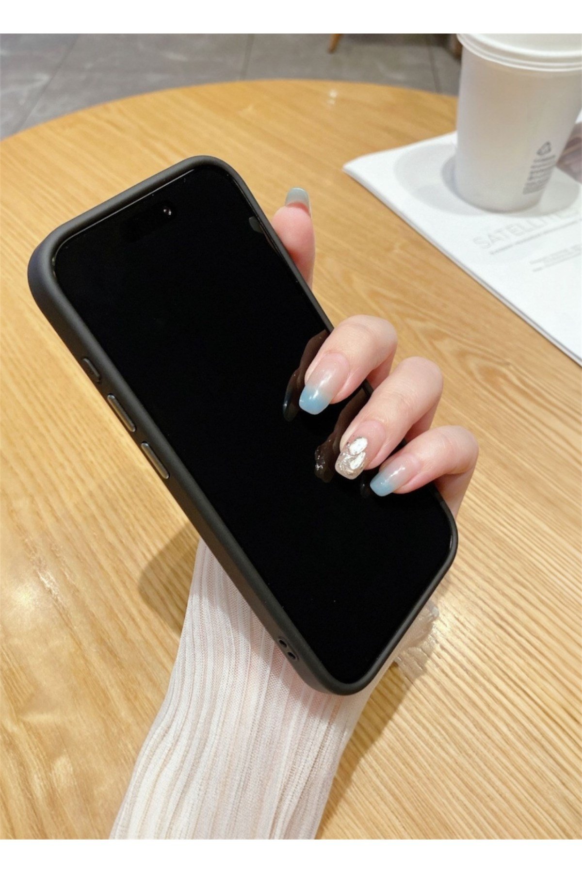 Iphone 13 Uyumlu Mat Siyah MagSafeli Mat Buzlu Şeffaf Darbe Emici Kılıf