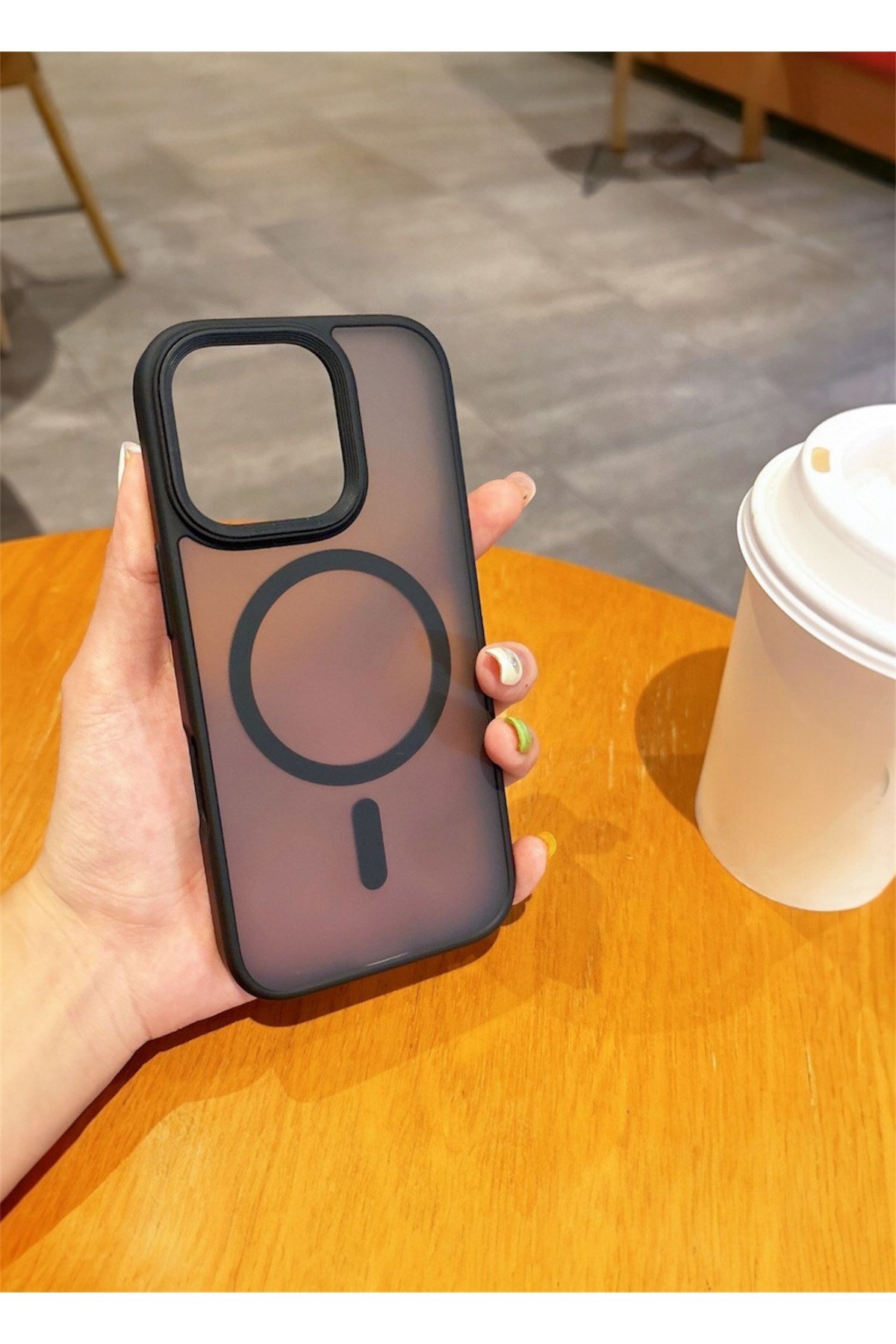 Iphone 13 Uyumlu Mat Siyah MagSafeli Mat Buzlu Şeffaf Darbe Emici Kılıf