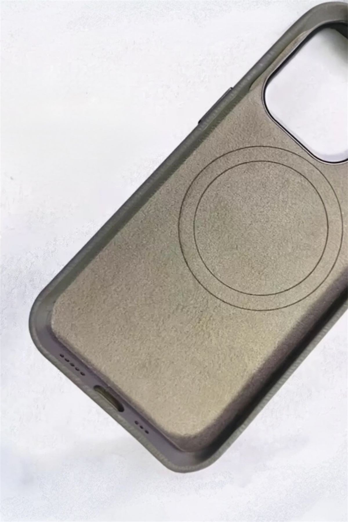 iPhone 14 Kadife Dokulu, Metal Tuşlu MagSafe Uyumlu Telefon Kılıfı Şık Darbe Koruma