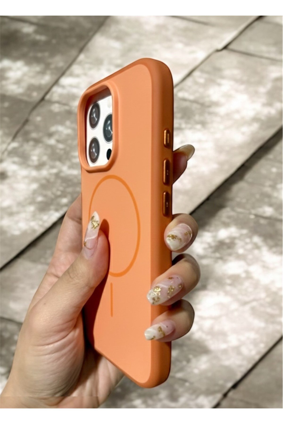 Iphone 14 Pro Uyumlu MagSafeli Turuncu Kılıf, Darbe Korumalı, Metal Tuşlu