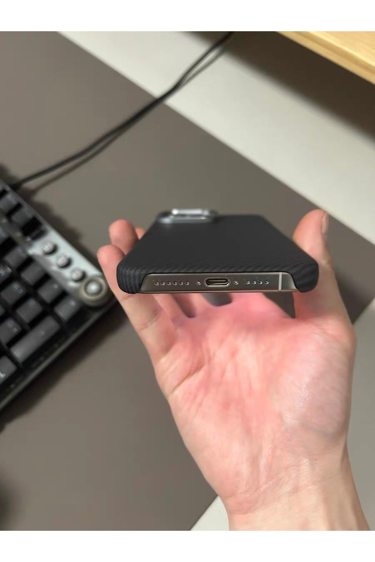 iPhone 14 Uyumlu Karbon Fiber Gizli Magsafeli Siyah Telefon Kılıfı