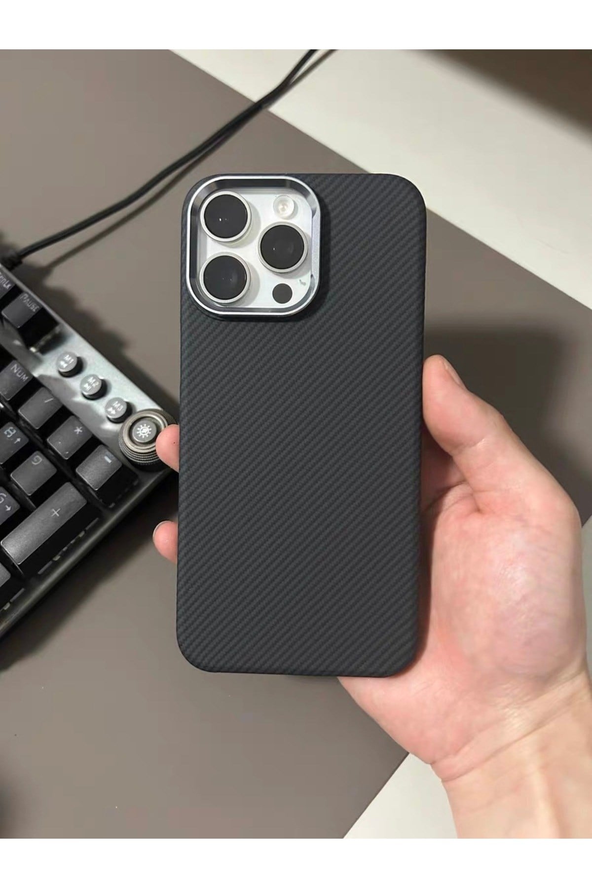 iPhone 14 Uyumlu Karbon Fiber Gizli Magsafeli Siyah Telefon Kılıfı
