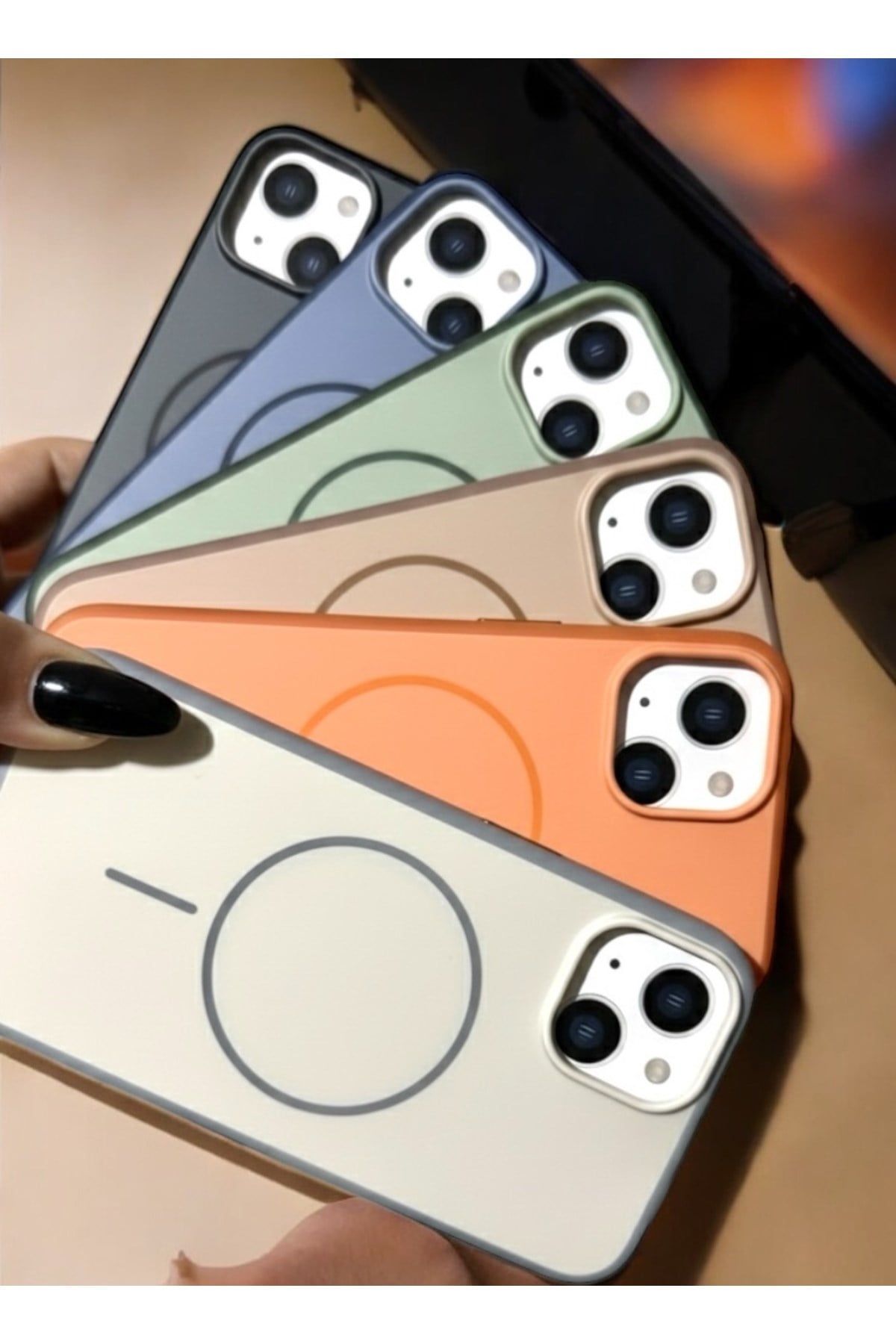 Iphone 14 Uyumlu MagSafeli Siyah Kılıf, Darbe Korumalı, Metal Tuşlu