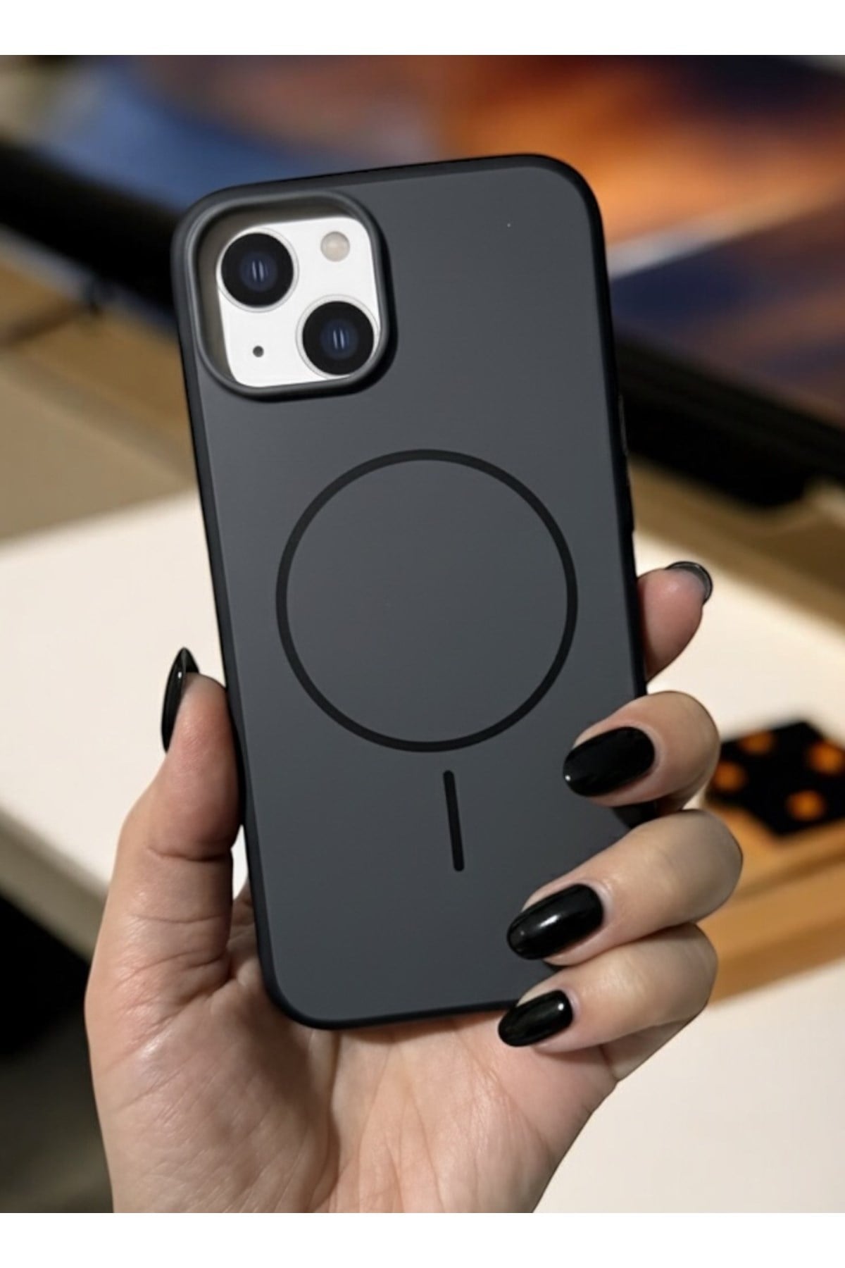 Iphone 14 Uyumlu MagSafeli Siyah Kılıf, Darbe Korumalı, Metal Tuşlu