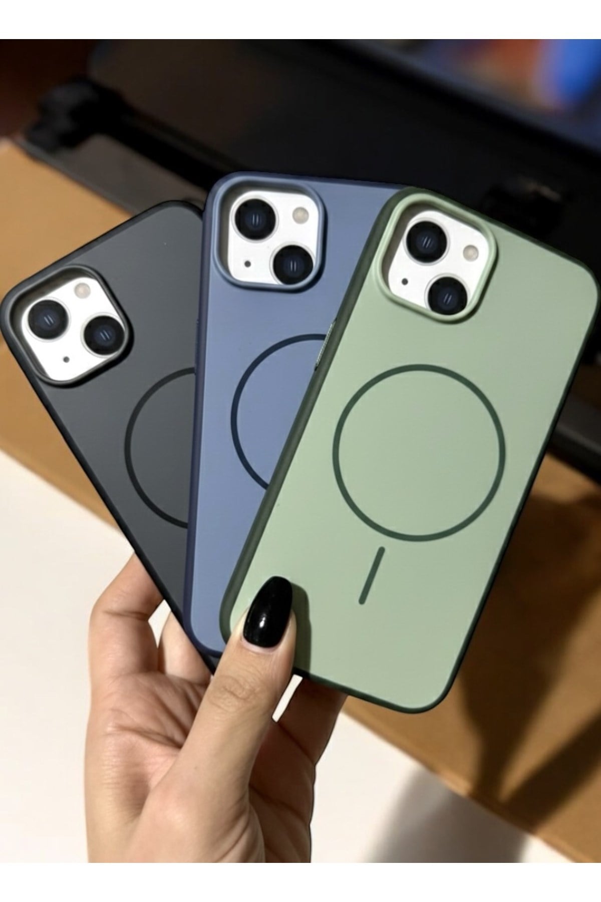 Iphone 14 Uyumlu MagSafeli Siyah Kılıf, Darbe Korumalı, Metal Tuşlu
