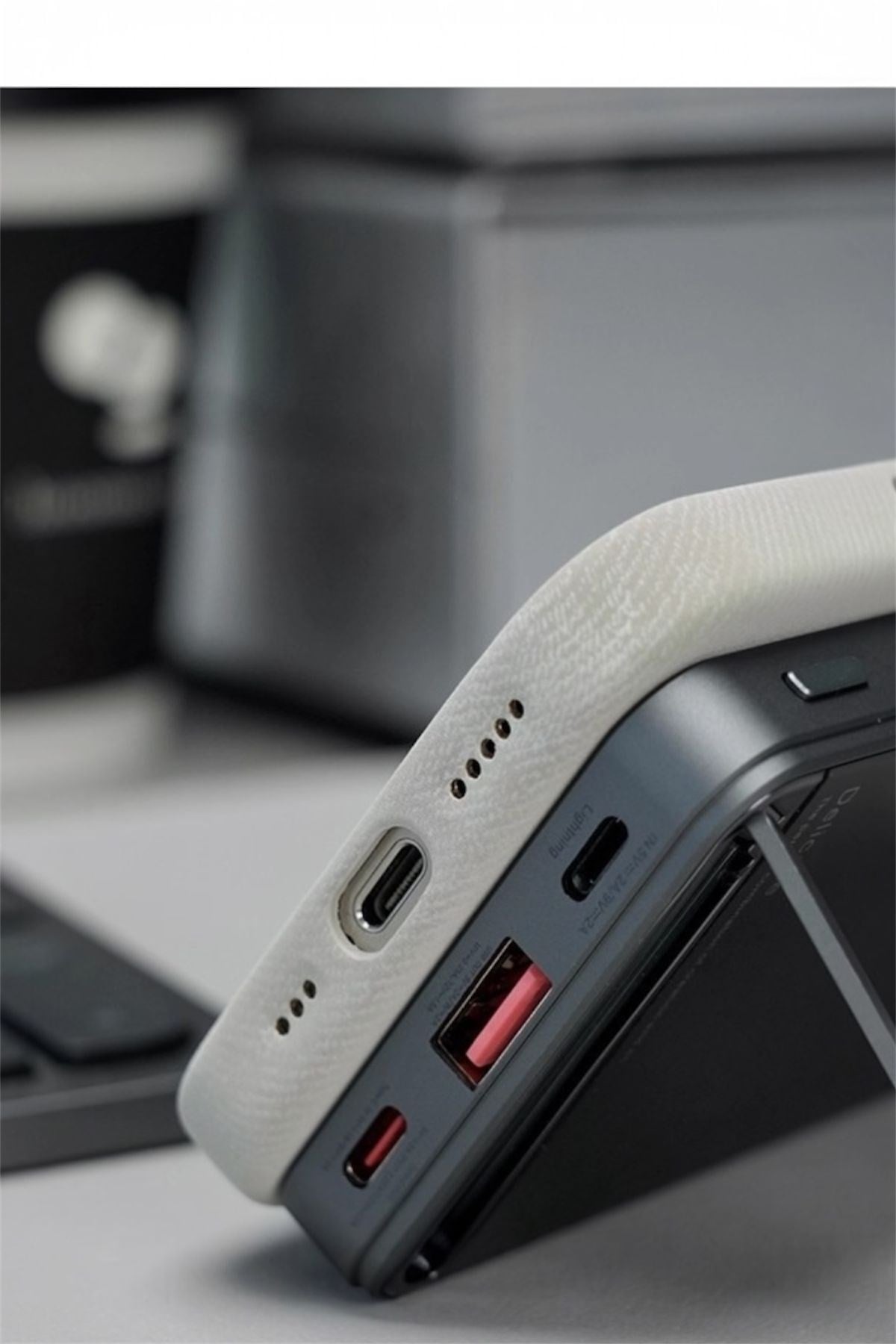 iPhone 15 Kadife Dokulu, Metal Tuşlu MagSafe Uyumlu Telefon Kılıfı Şık Darbe Koruma