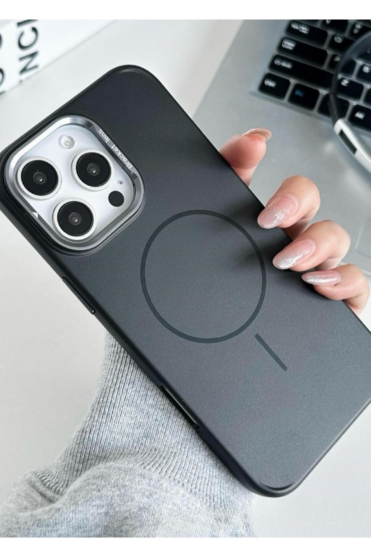 iPhone 15 Pro Max Uyumlu MagSafe Özellikli Kamera Standlı Metalik Kılıf