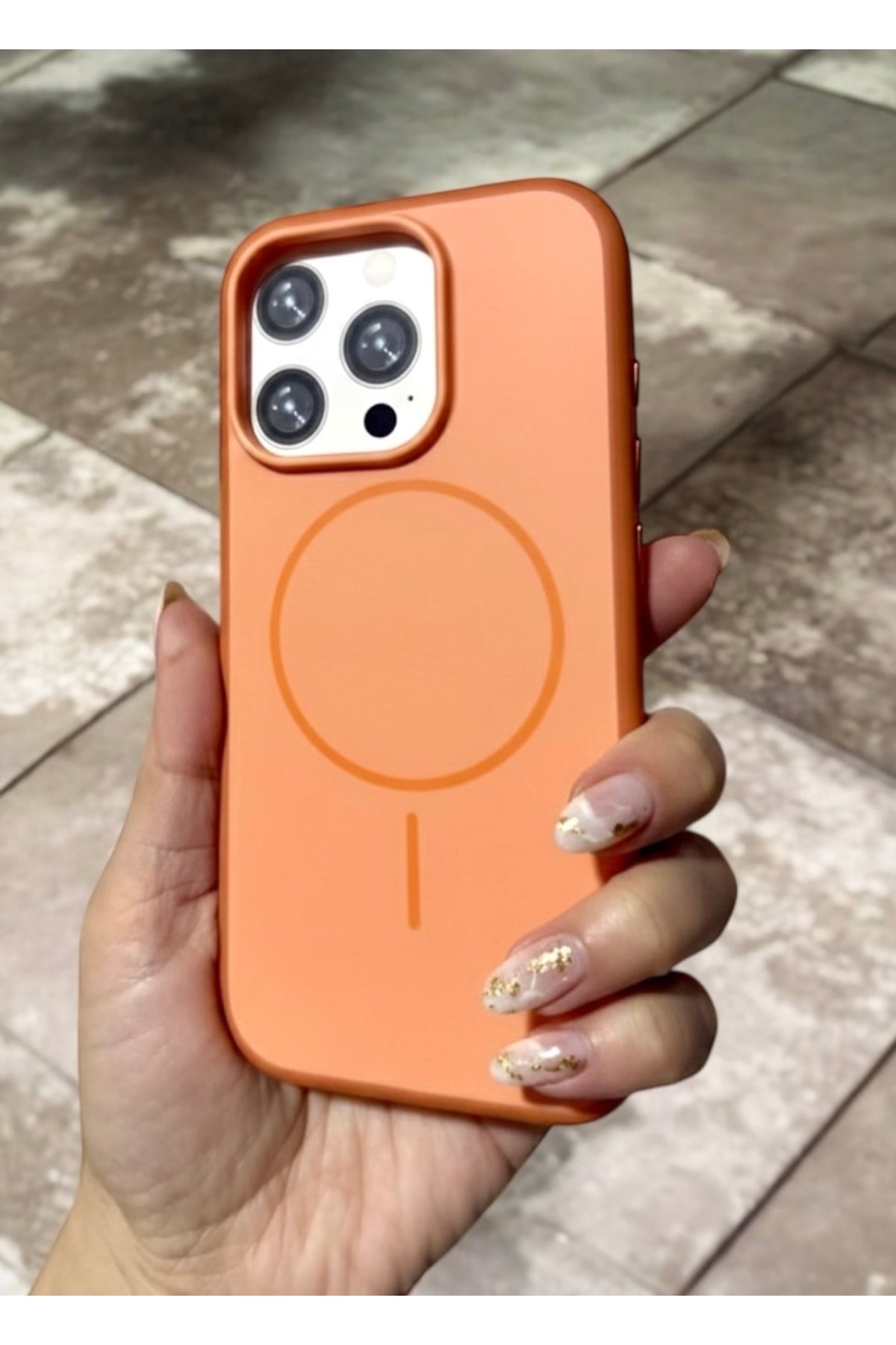 Iphone 15 Pro Max Uyumlu MagSafeli Turuncu Kılıf, Darbe Korumalı, Metal Tuşlu