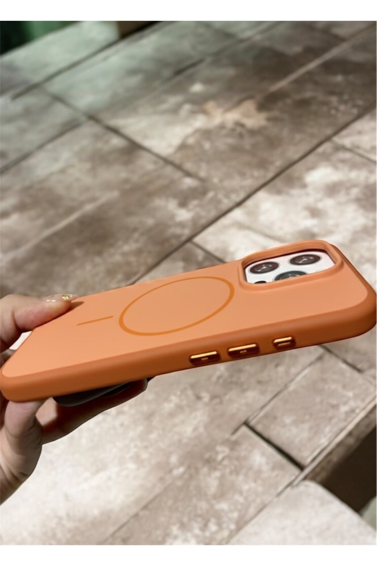 Iphone 15 Pro Max Uyumlu MagSafeli Turuncu Kılıf, Darbe Korumalı, Metal Tuşlu