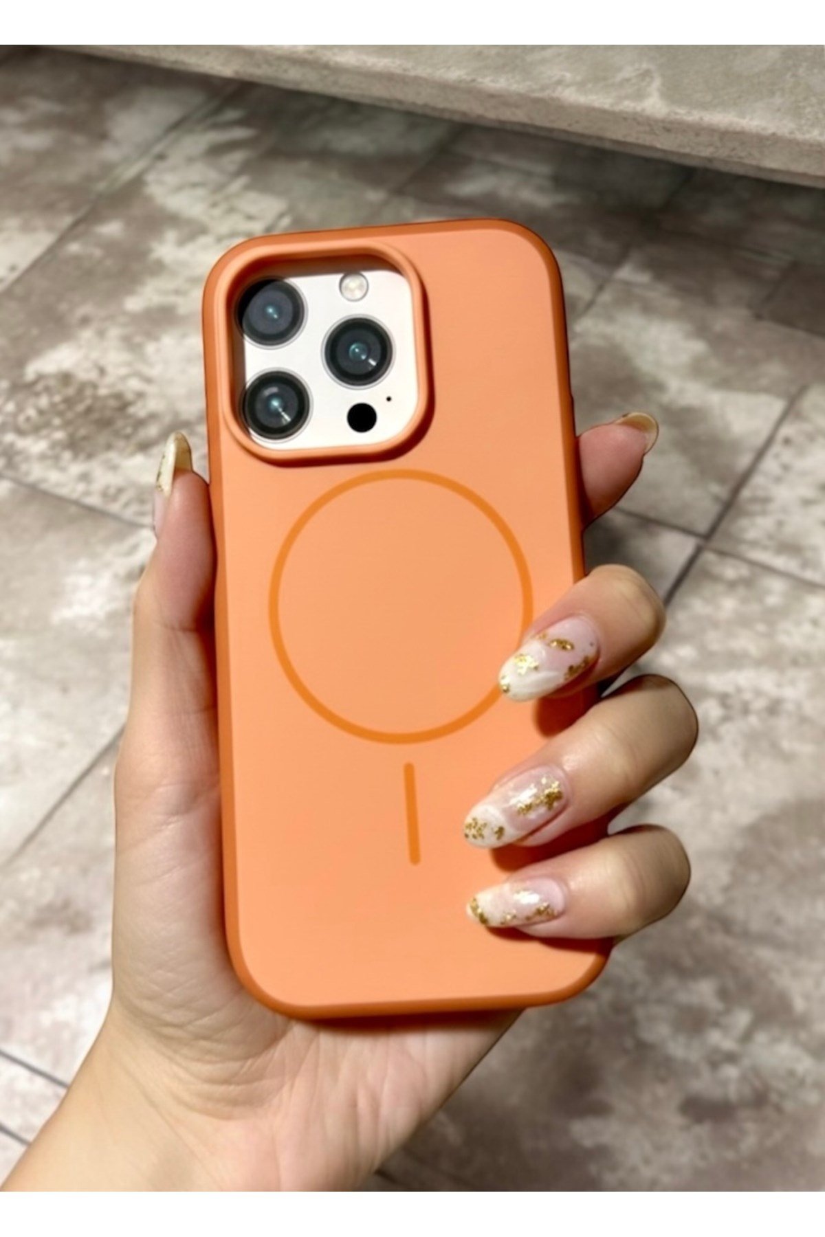 Iphone 15 Pro Max Uyumlu MagSafeli Turuncu Kılıf, Darbe Korumalı, Metal Tuşlu