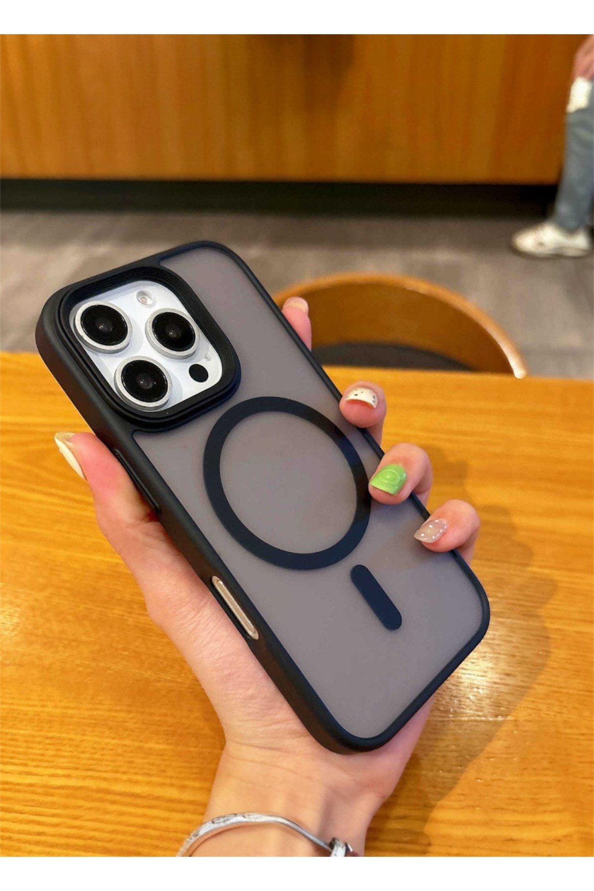 iphone 15 Uyumlu Mat Siyah MagSafeli Buzlu Şeffaf Darbe Emici Kılıf