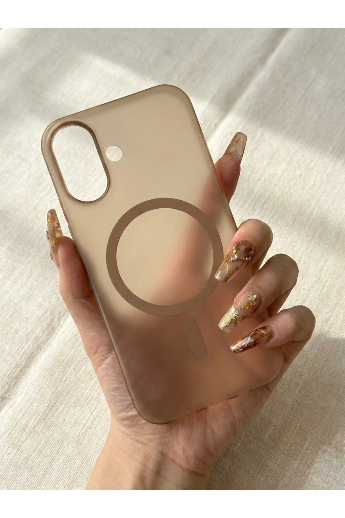 Iphone 16 Plus Uyumlu MagSafeli Çöl Renk Mat Buzlu Sert Şeffaf Kılıf