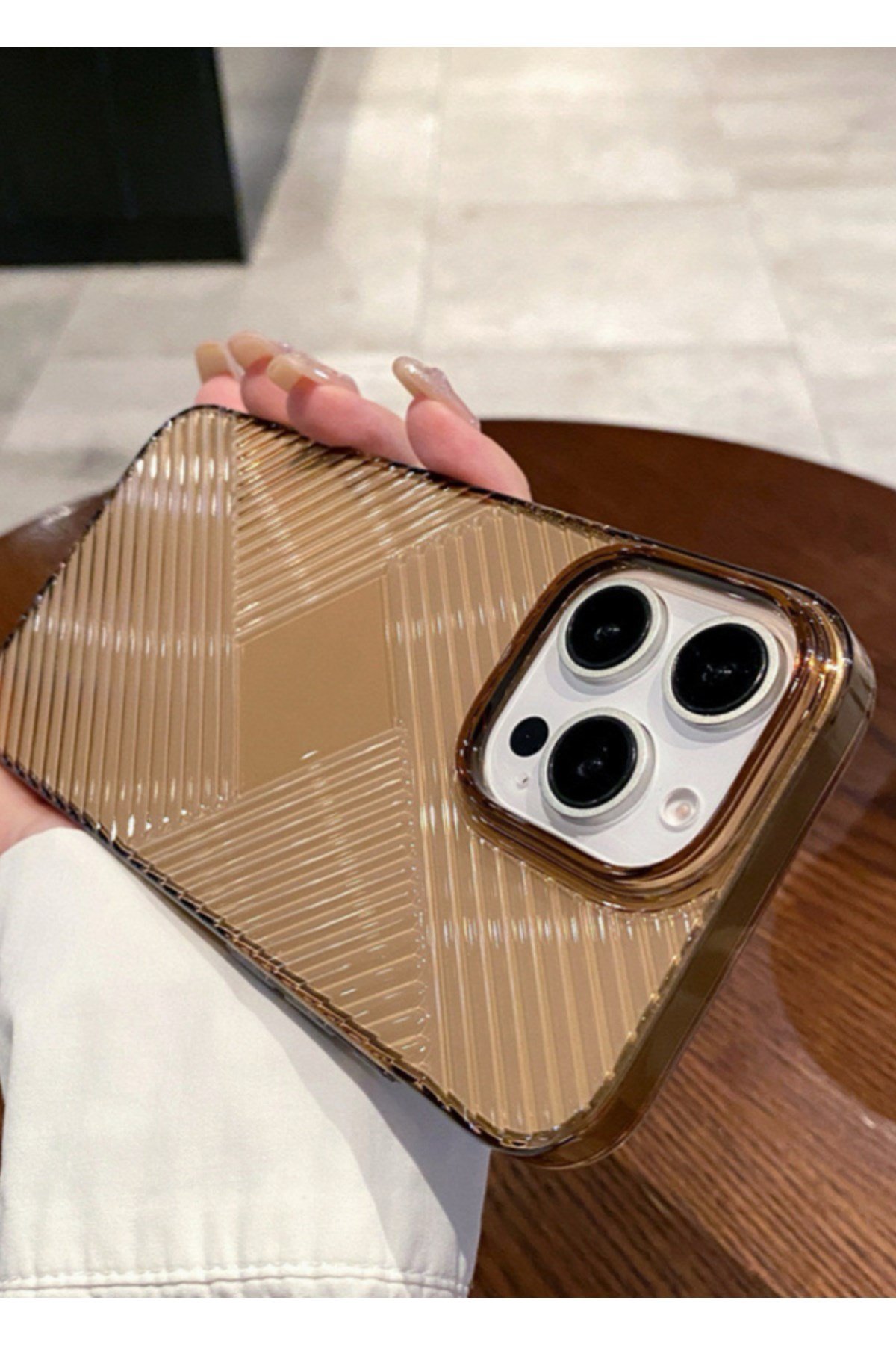 iPhone 16 Pro Uyumlu Çöl Şeffaf Çizgili Desenli Şık Tasarım Telefon Kılıfı