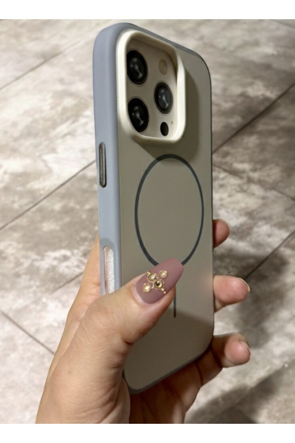 Iphone 16 Pro Uyumlu MagSafeli Gri Kılıf, Darbe Korumalı, Metal Tuşlu