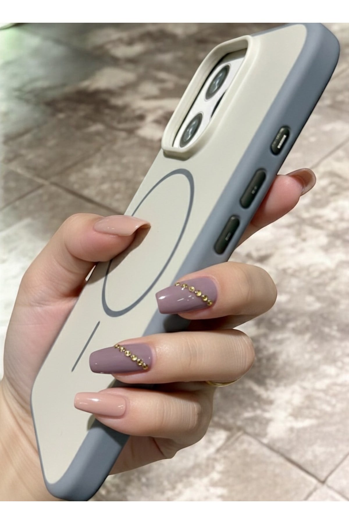 Iphone 16 Pro Uyumlu MagSafeli Gri Kılıf, Darbe Korumalı, Metal Tuşlu