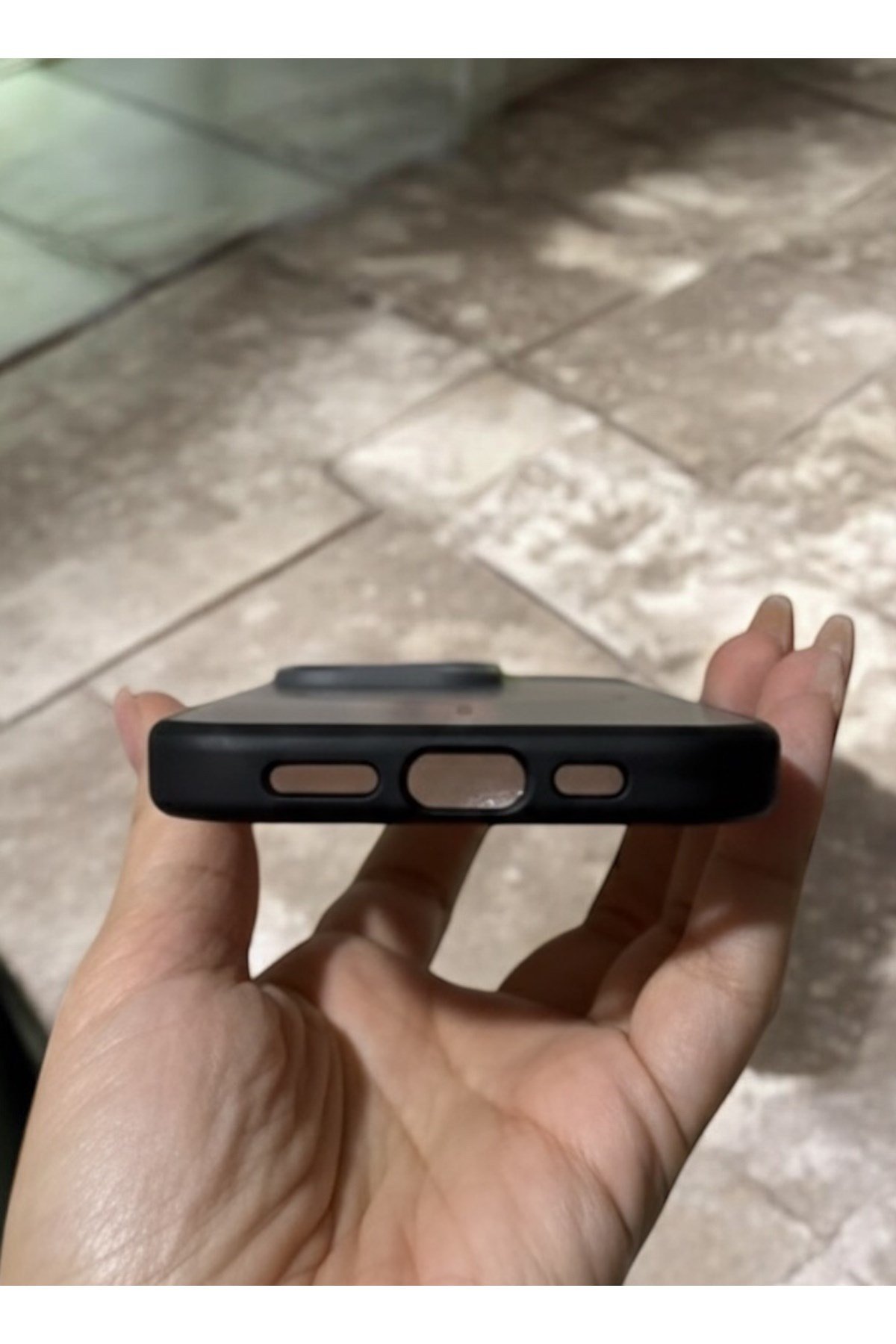 Iphone 16 Pro Uyumlu MagSafeli Siyah Kılıf, Darbe Korumalı, Metal Tuşlu