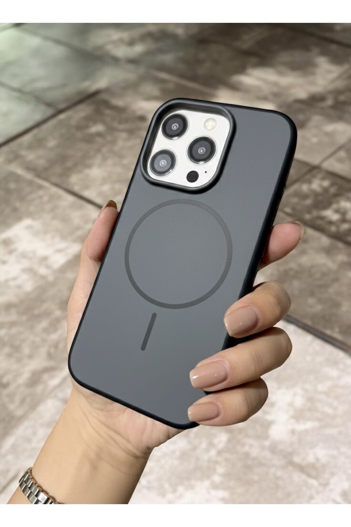 Iphone 16 Pro Uyumlu MagSafeli Siyah Kılıf, Darbe Korumalı, Metal Tuşlu