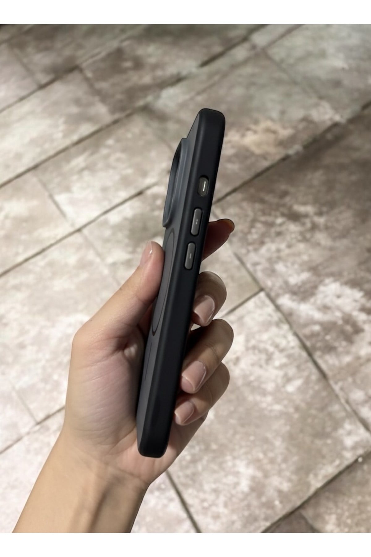 Iphone 16 Pro Uyumlu MagSafeli Siyah Kılıf, Darbe Korumalı, Metal Tuşlu