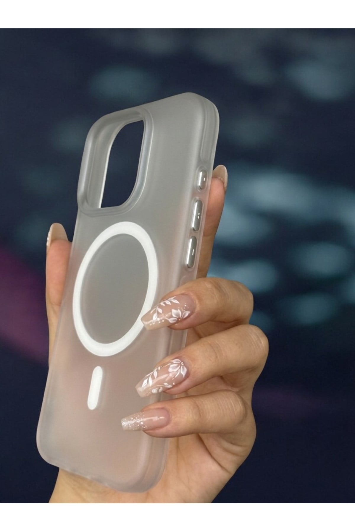 Iphone 16 Uyumlu MagSafeli Beyaz Sert Mat Buzlu Kılıf, Metal Tuşlu Darbe Emici Kamera Korumalı
