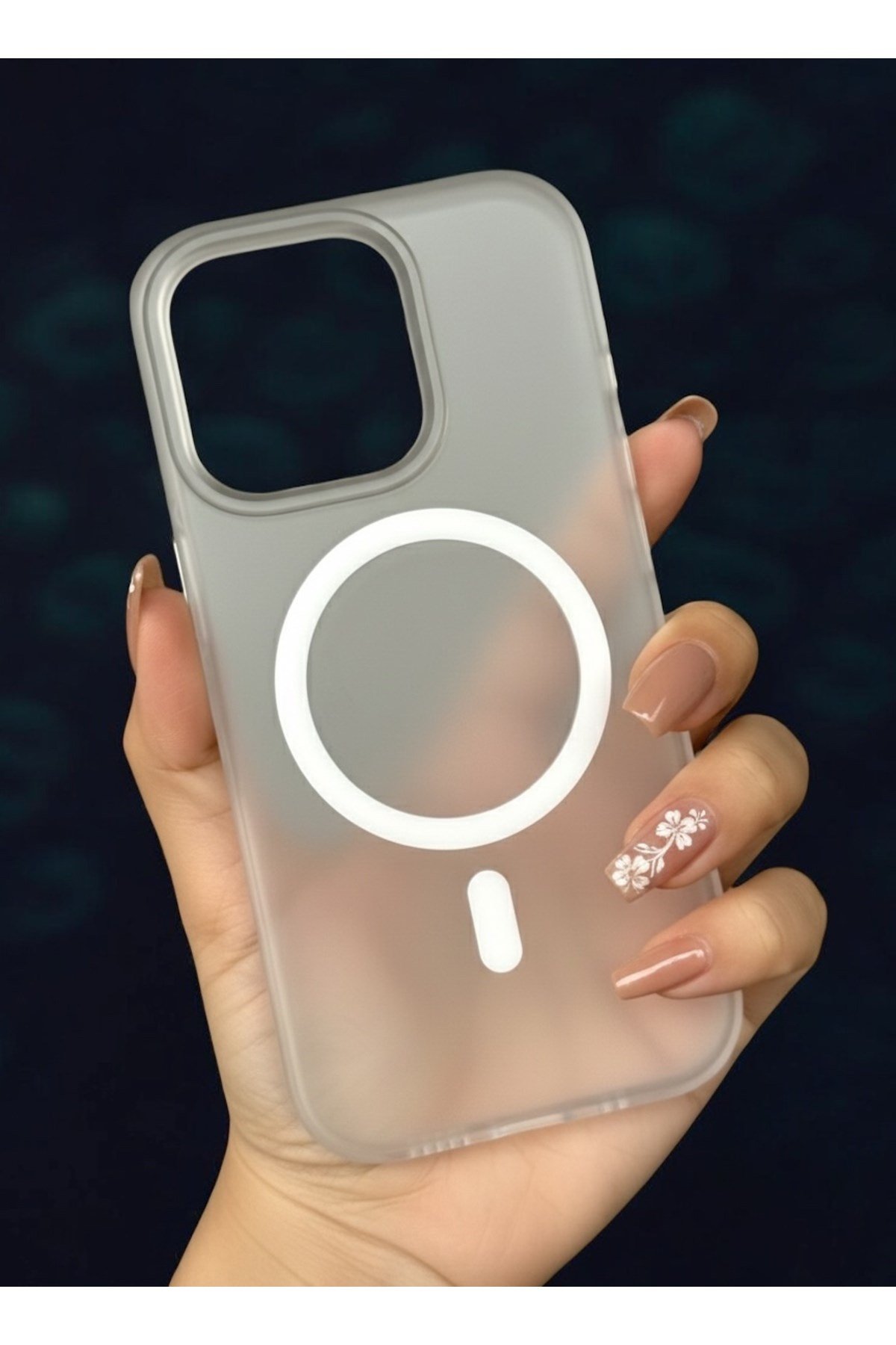 Iphone 16 Uyumlu MagSafeli Beyaz Sert Mat Buzlu Kılıf, Metal Tuşlu Darbe Emici Kamera Korumalı