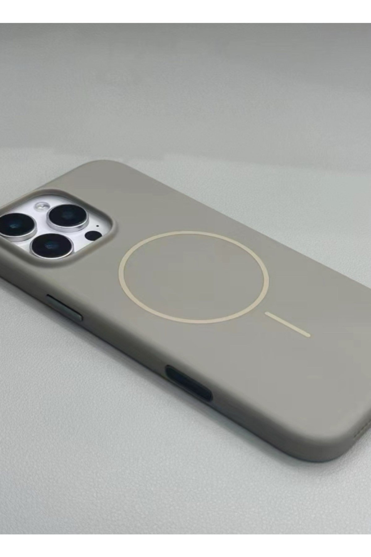 iPhone 16e Gri Magsafe Kılıf