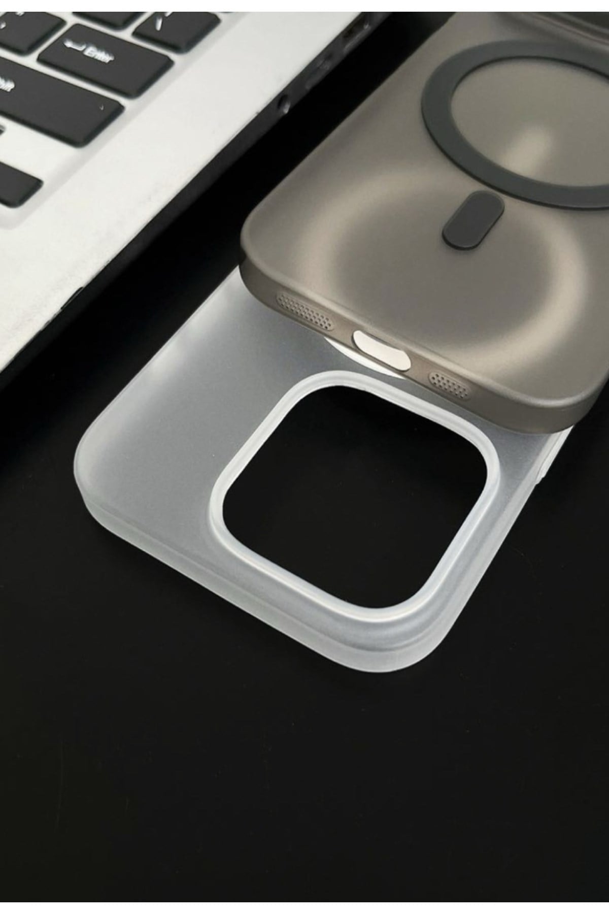 Iphone 16e Uyumlu Mat Şeffaf Buzlu Siyah Magsafe Kılıf