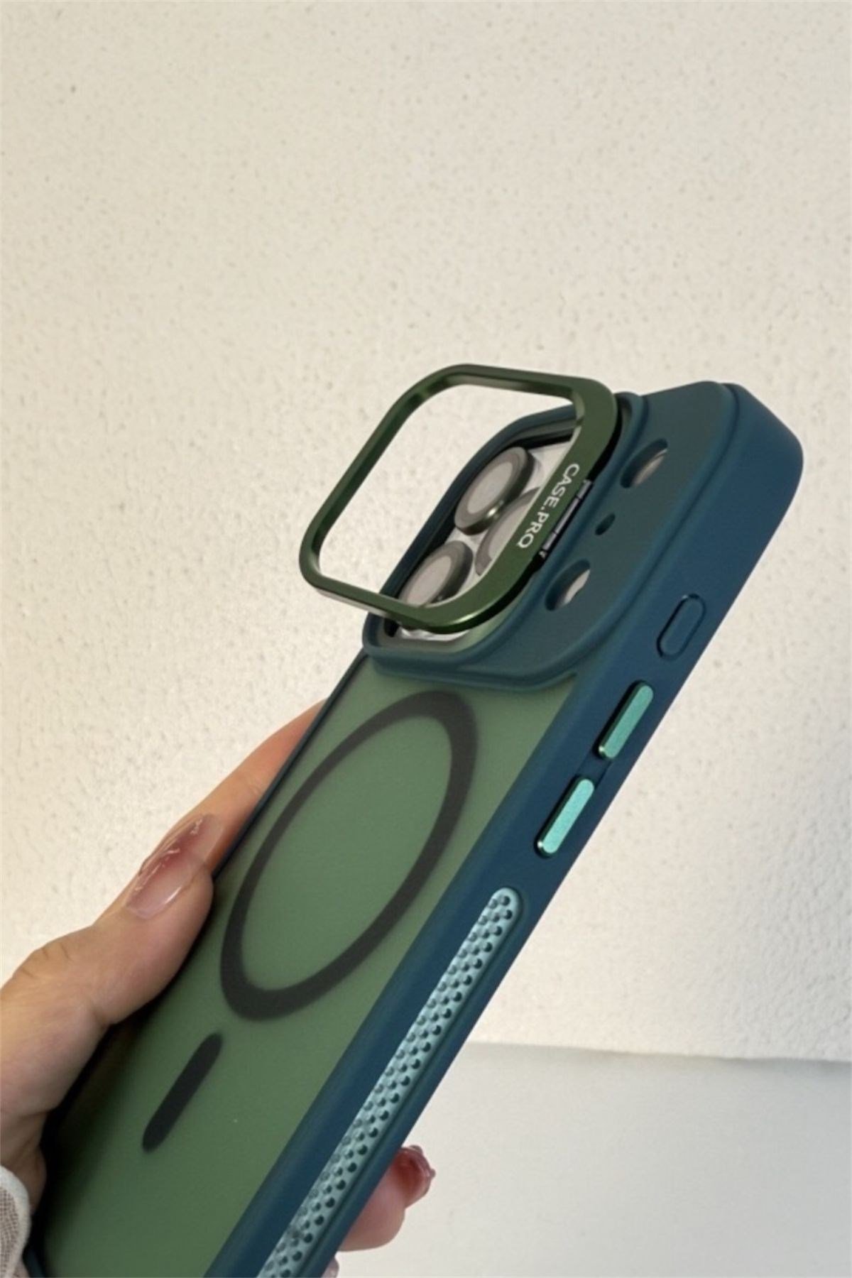 iPhone 17 Pro Max Uyumlu MagSafe Destekli Standlı Kamera Lens Korumalı Mat Buzlu Şık Kılıf