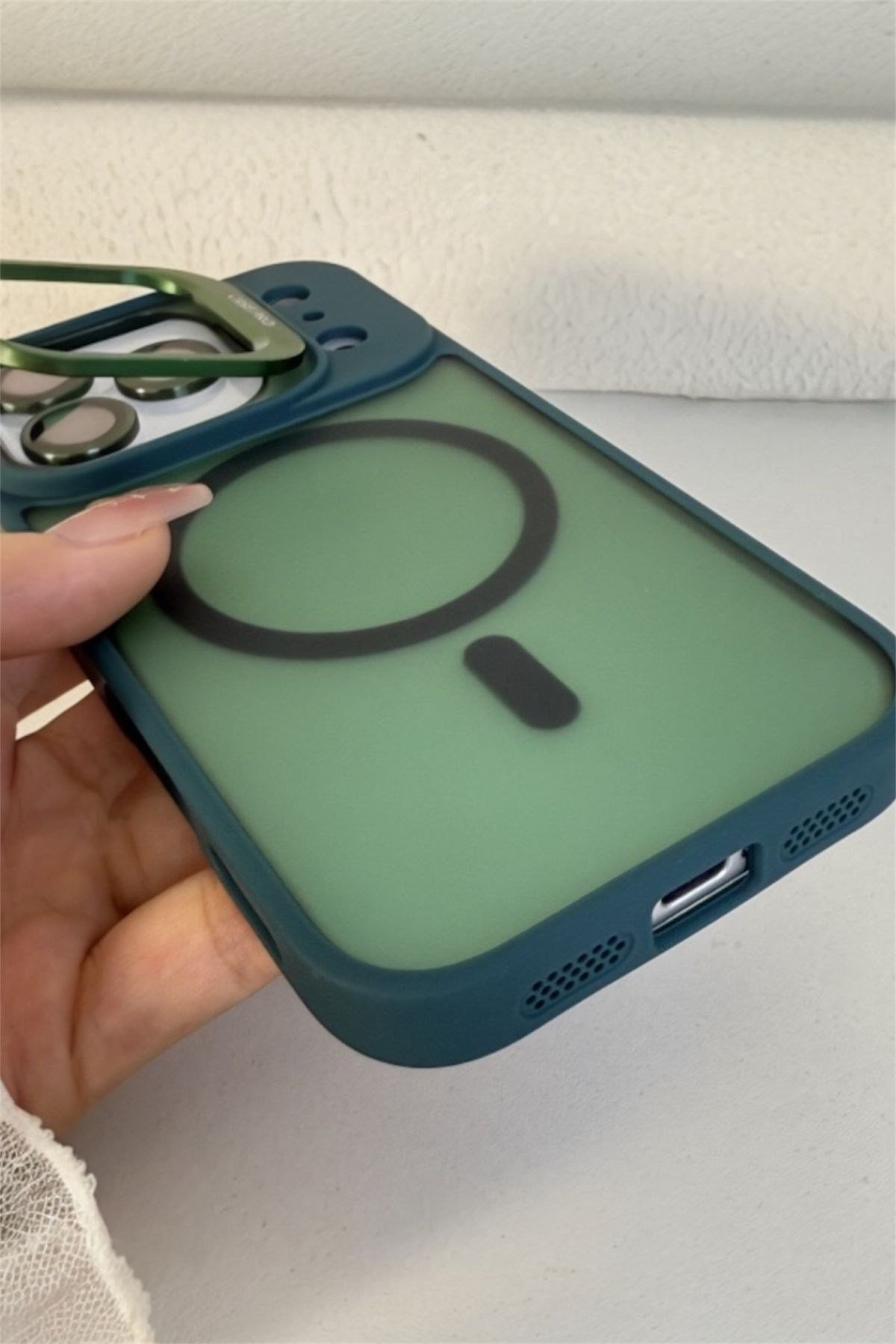 iPhone 17 Pro Max Uyumlu MagSafe Destekli Standlı Kamera Lens Korumalı Mat Buzlu Şık Kılıf