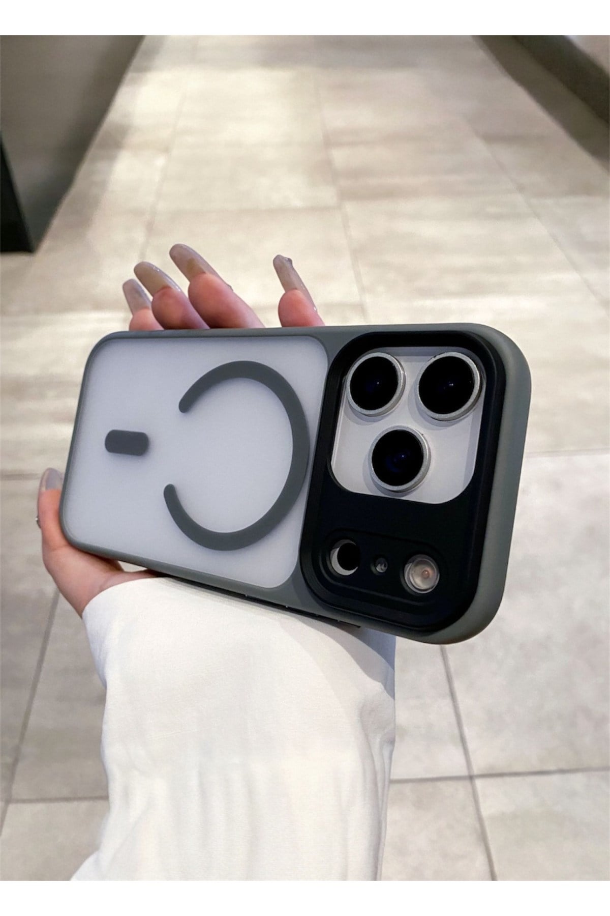Iphone 17 Pro Uyumlu Gri, MagSafeli Kamera Korumalı Yarı Şeffaf Mat Kılıf