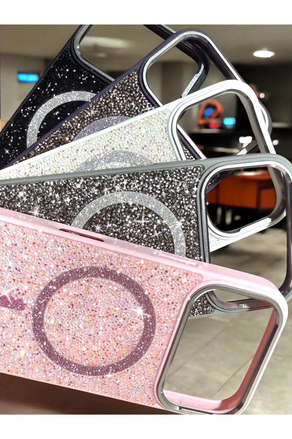 iPhone 17 Pro Uyumlu, Siyah, MagSafe Özellikli Premium Simli Taşlı Parlak Kılıf