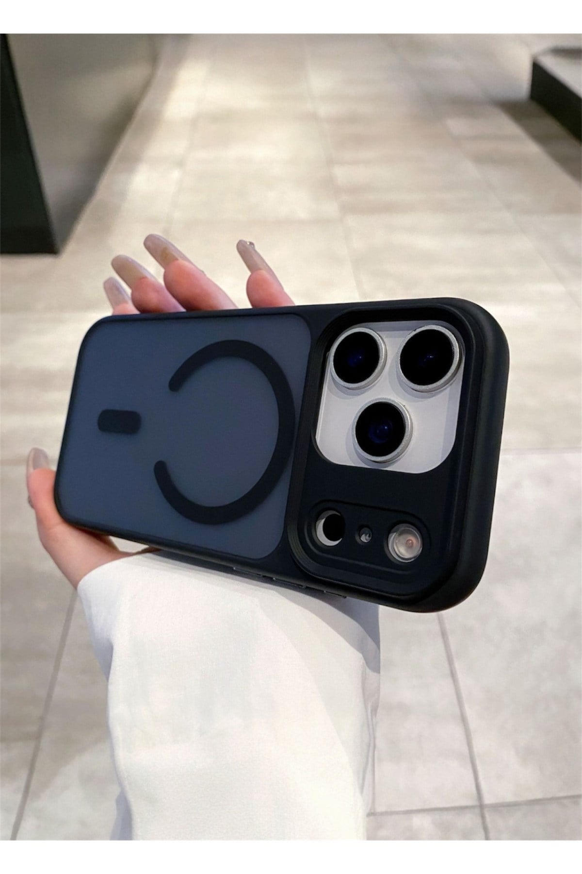 Iphone 17 Pro Uyumlu Siyah, MagSafeli Kamera Korumalı Yarı Şeffaf Mat Kılıf