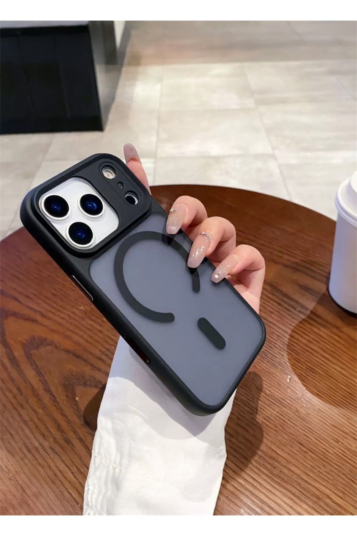 Iphone 17 Pro Uyumlu Siyah, MagSafeli Kamera Korumalı Yarı Şeffaf Mat Kılıf