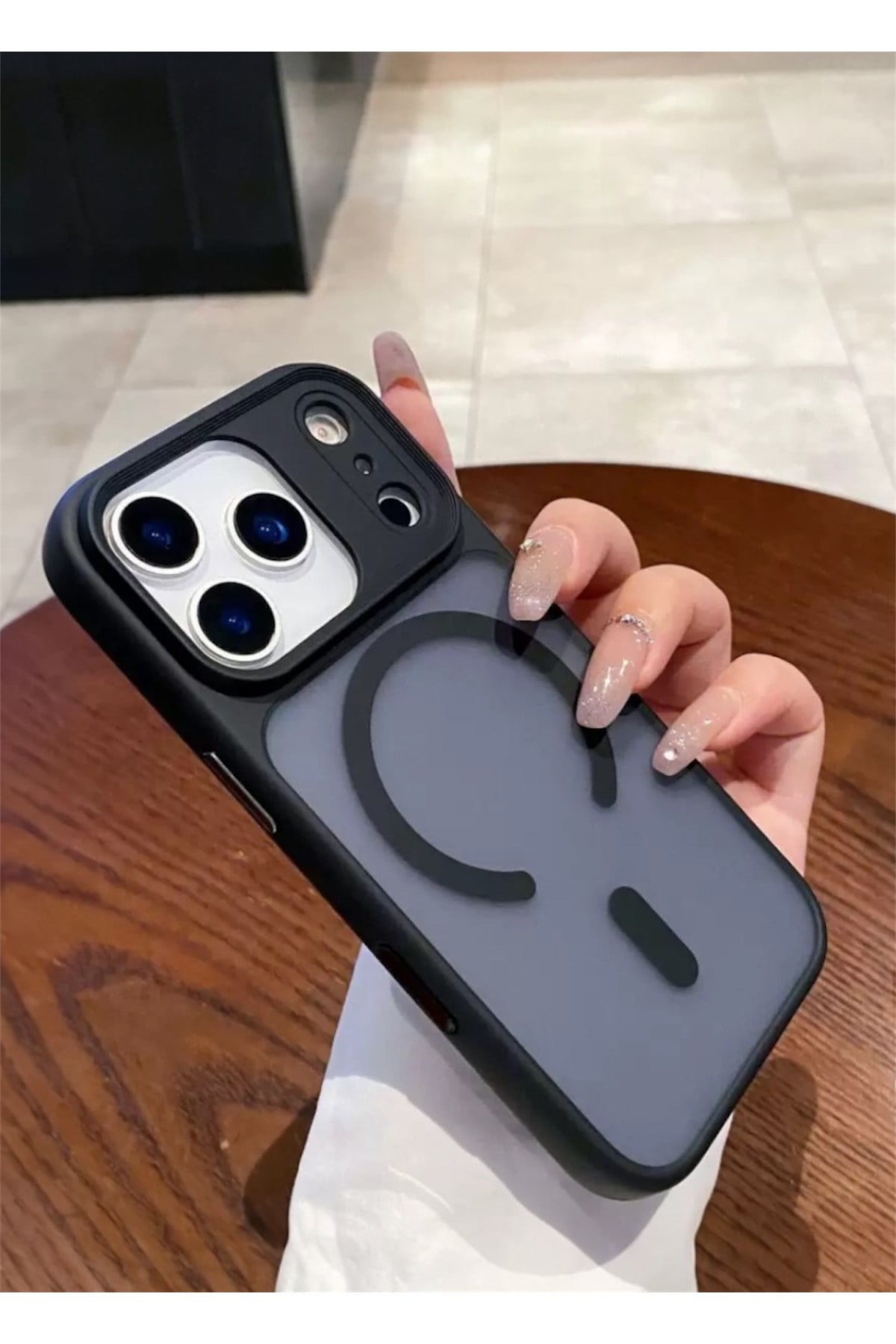 Iphone 17 Pro Uyumlu Siyah, MagSafeli Kamera Korumalı Yarı Şeffaf Mat Kılıf