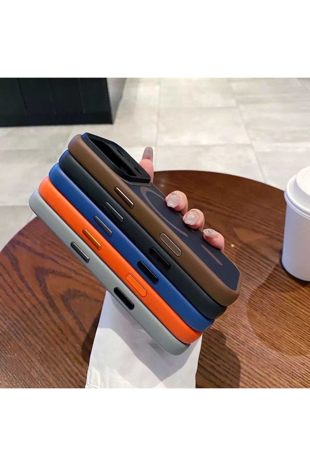 Iphone 17 Pro Uyumlu Turuncu, MagSafeli Kamera Korumalı Yarı Şeffaf Mat Kılıf