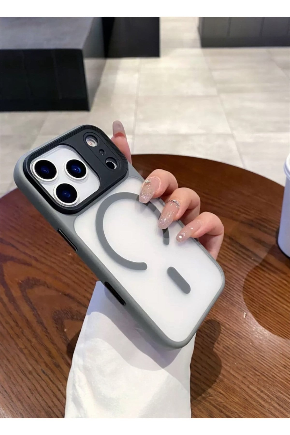 Iphone 17 ProMax Uyumlu Gri, MagSafeli Kamera Korumalı Yarı Şeffaf Mat Kılıf