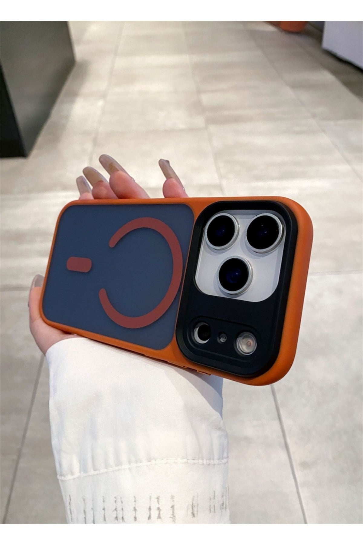 Iphone 17 ProMax Uyumlu Turuncu, MagSafeli Kamera Korumalı Yarı Şeffaf Mat Kılıf