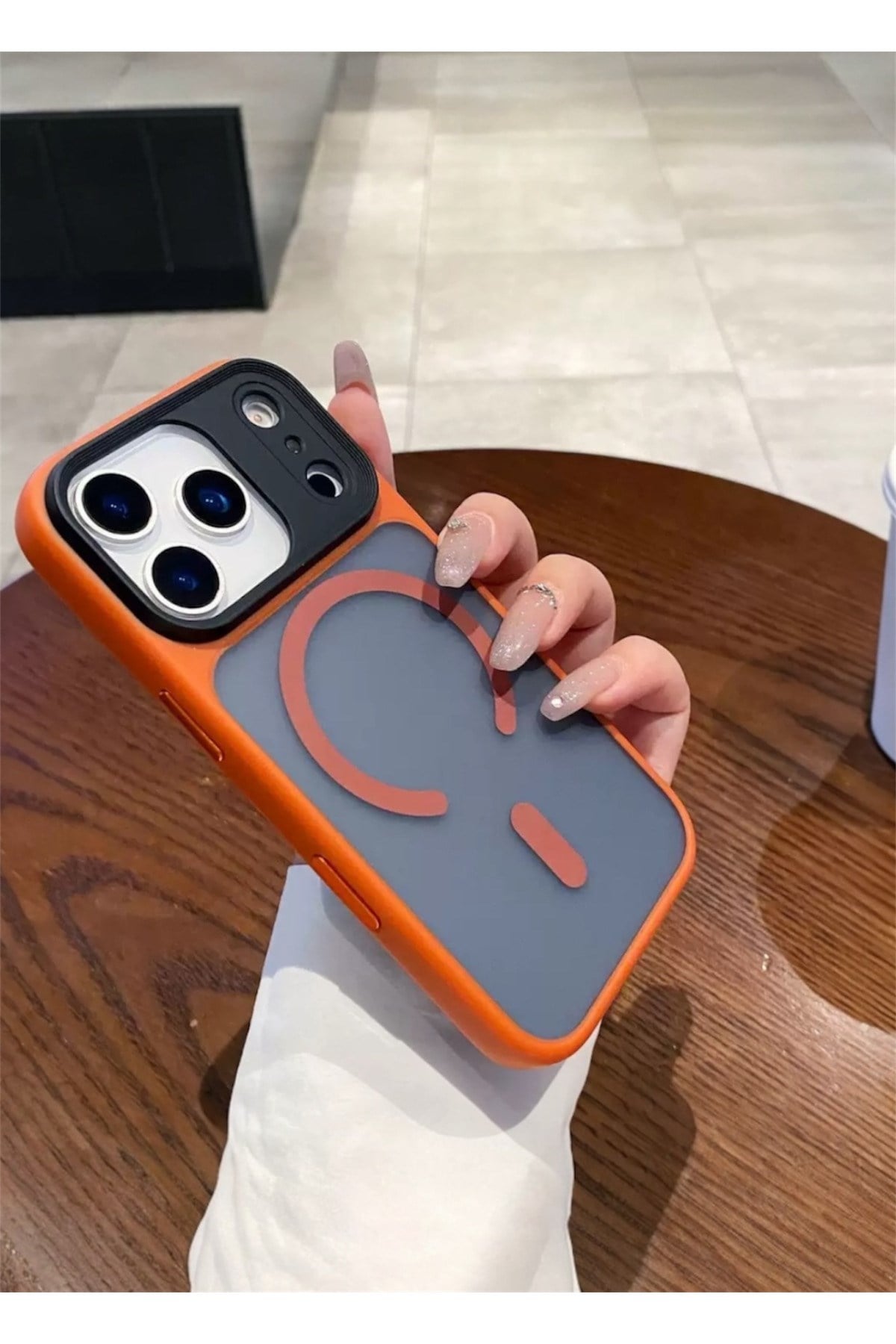 Iphone 17 ProMax Uyumlu Turuncu, MagSafeli Kamera Korumalı Yarı Şeffaf Mat Kılıf