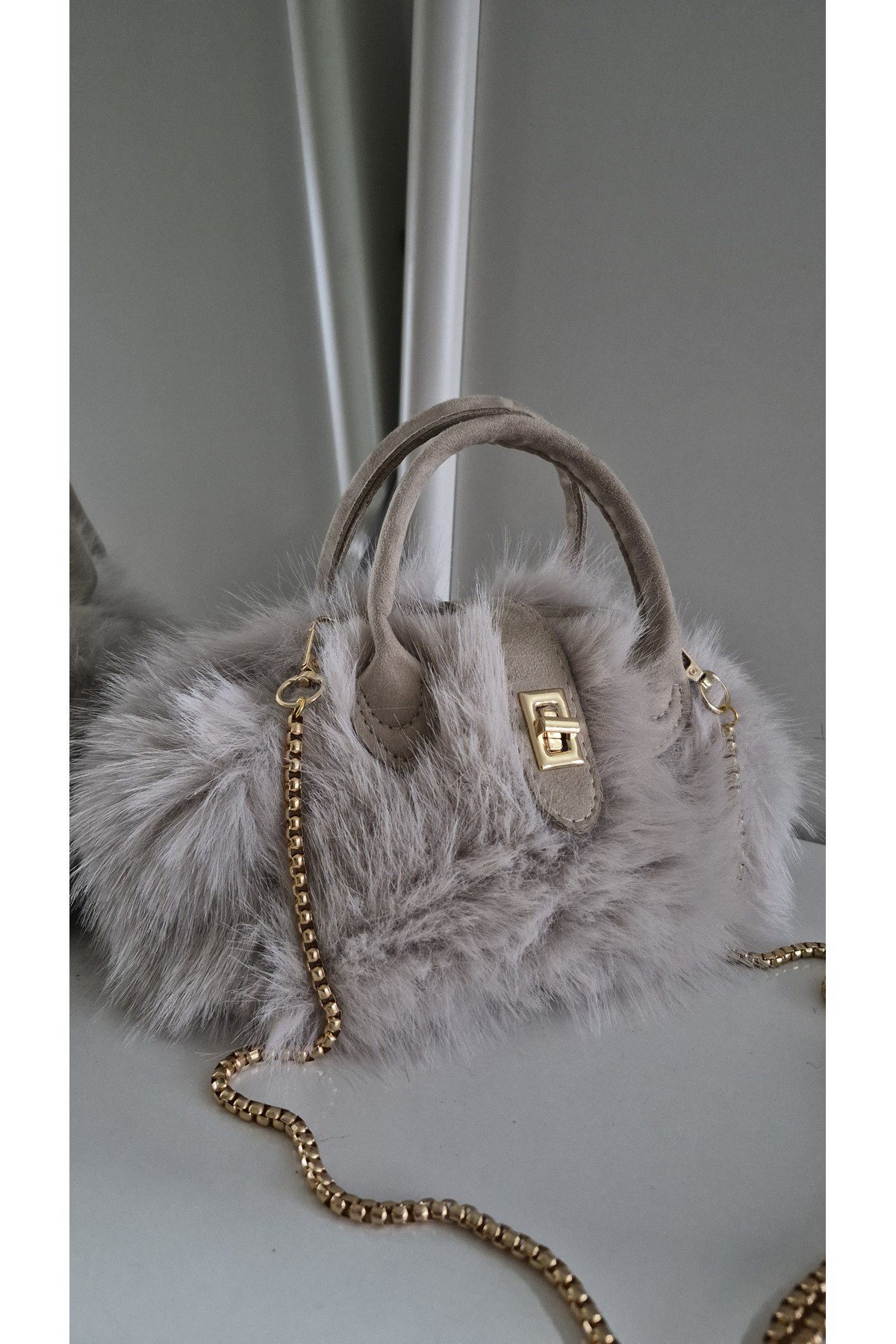 Şık Peluş Mini El ve Omuz Çantası – Gold Zincir Detaylı