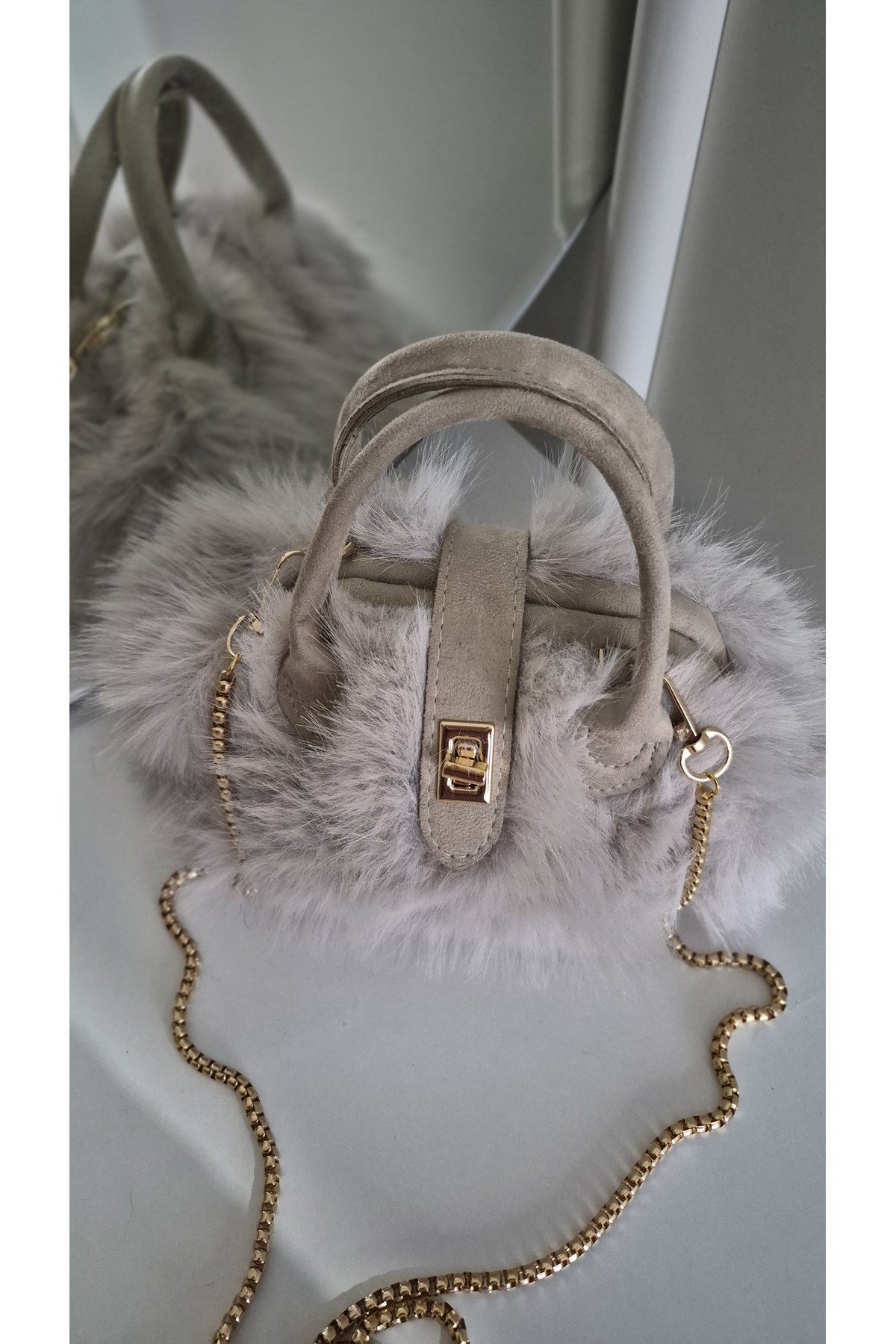 Şık Peluş Mini El ve Omuz Çantası – Gold Zincir Detaylı