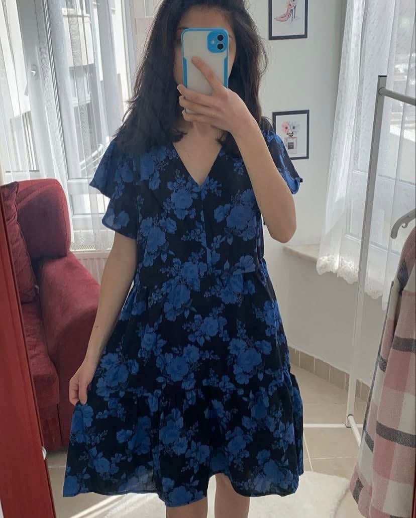 MAVİ ÇİCEKLİ ELBİSE 