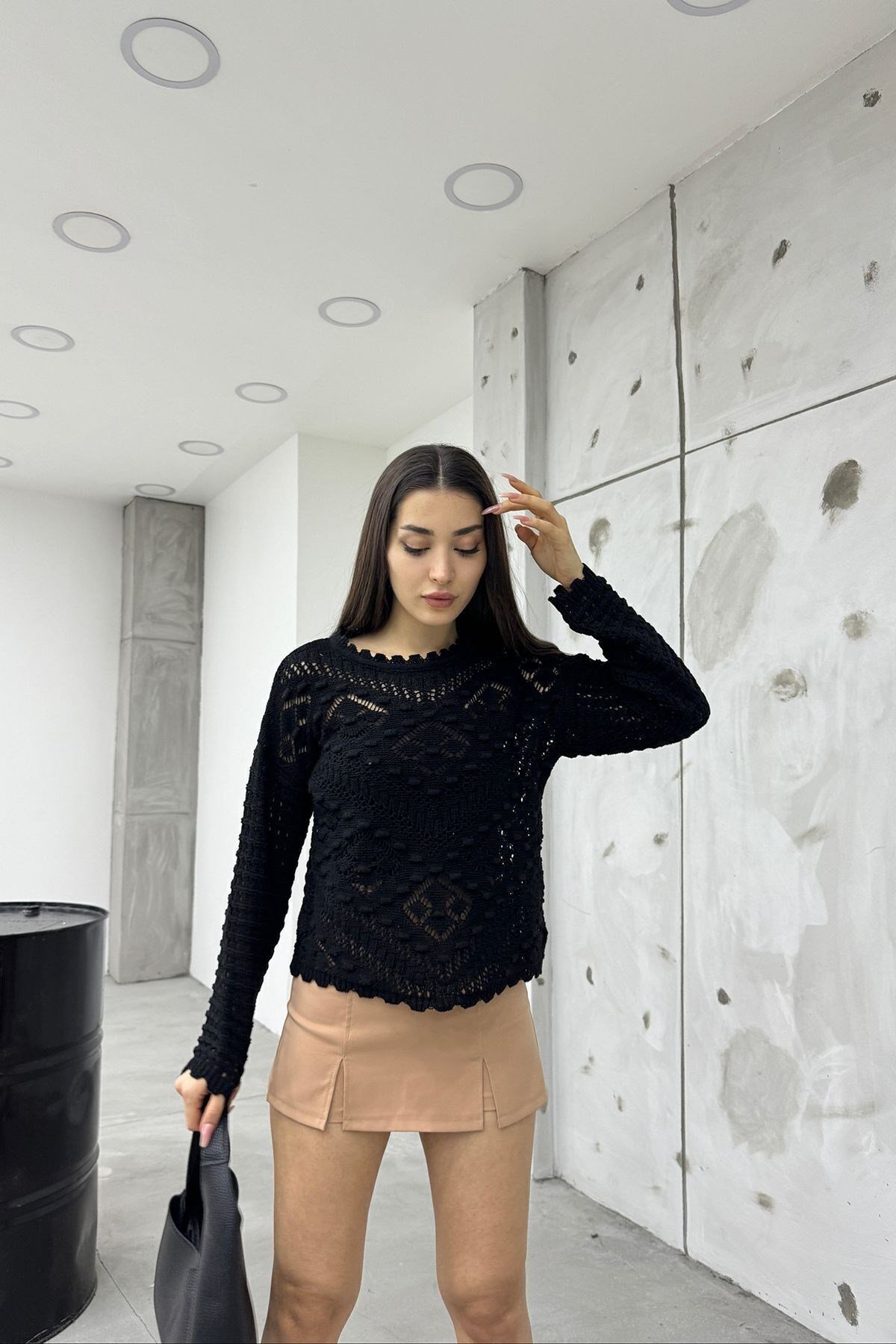 Kadın Beyaz Ponpon Detaylı Ajurlu Triko Bluz