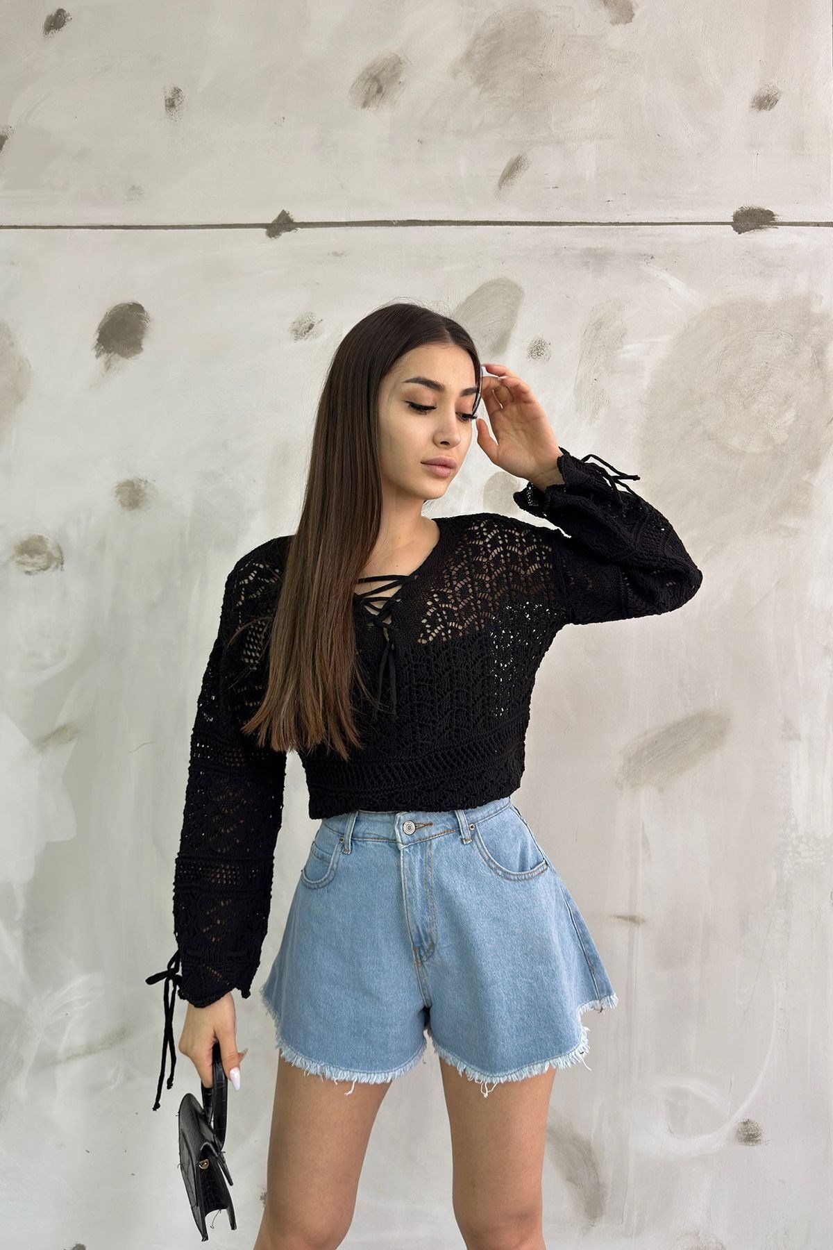 Kadın Beyaz Yaka ve Kol Ucu İp Detaylı Triko Bluz