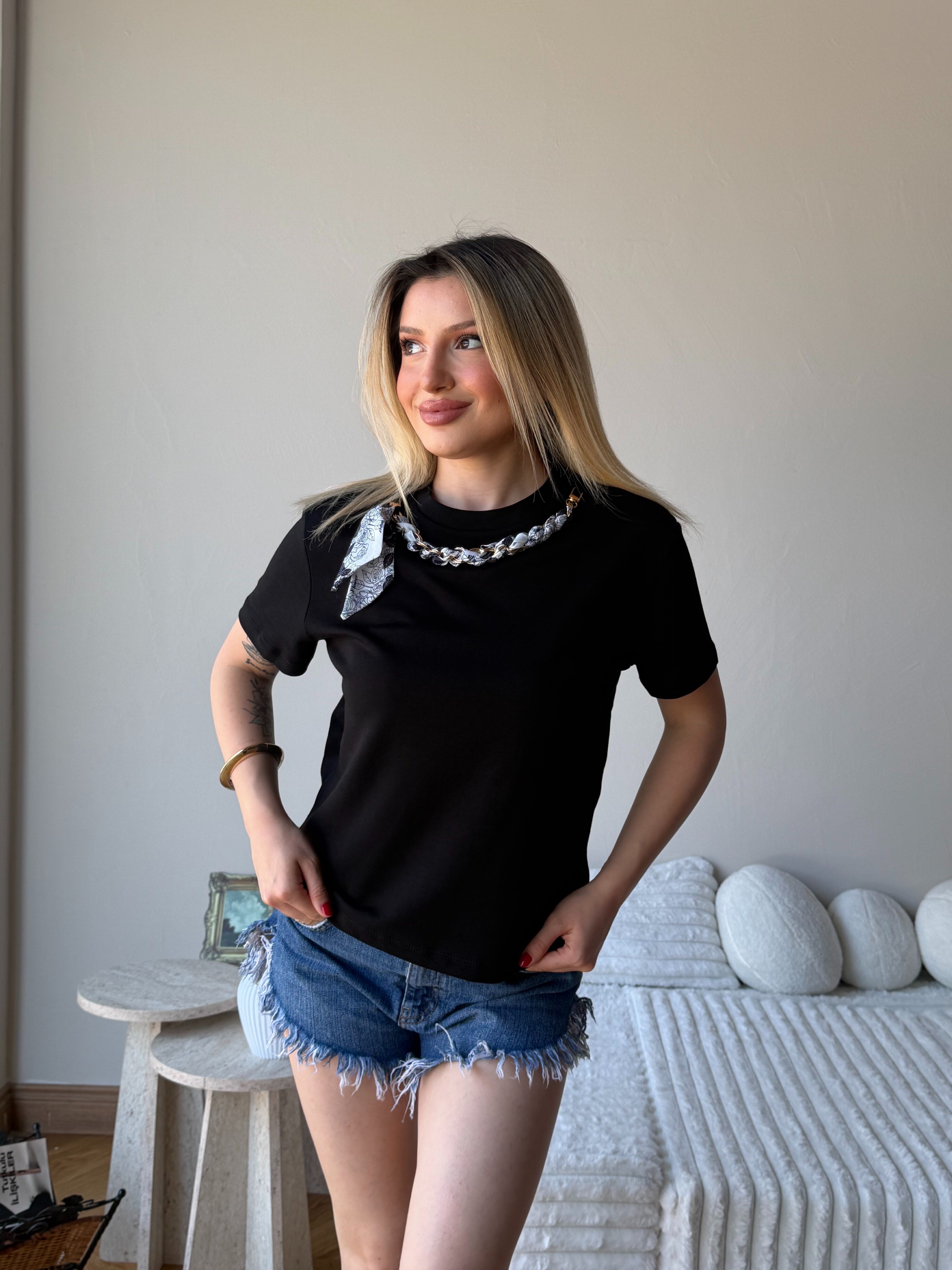 Kadın Fular Detaylı Bluz