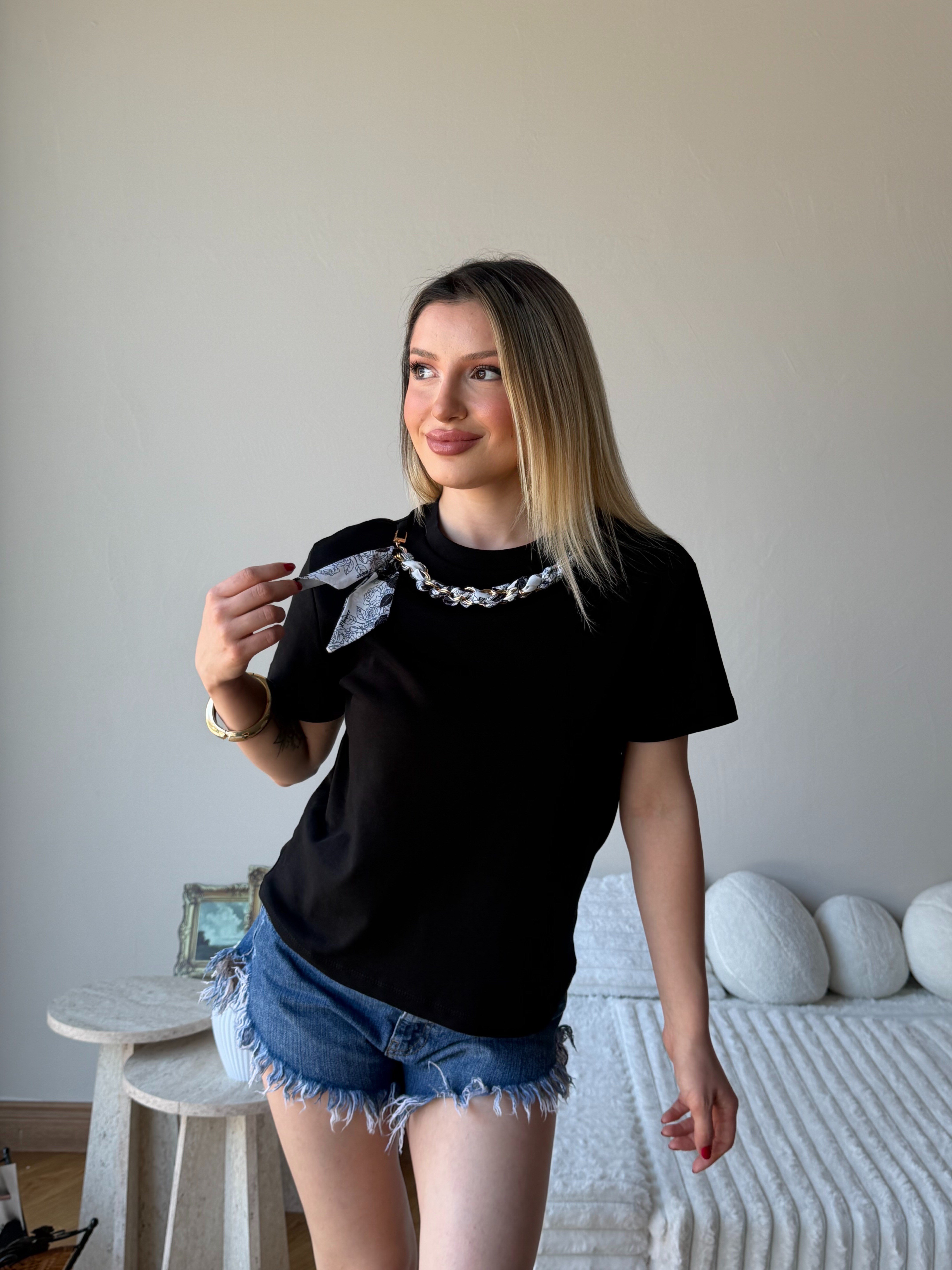 Kadın Fular Detaylı Bluz