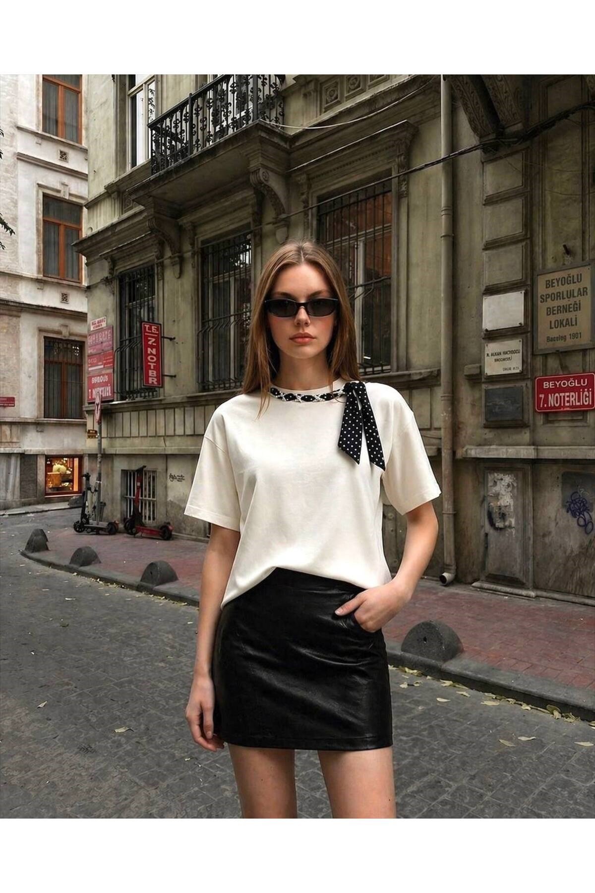 Kadın Fular Detaylı Bluz